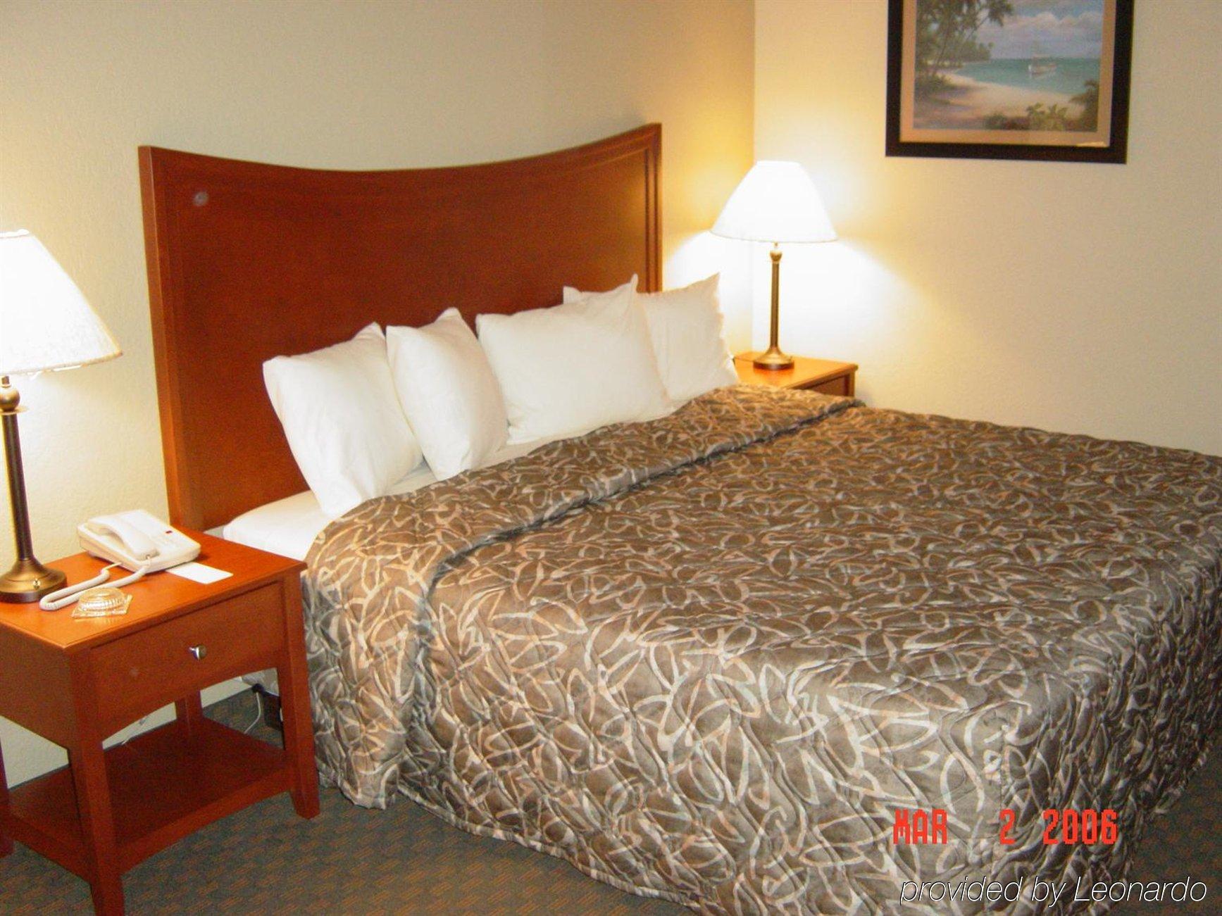 Emerald Coast Inn & Suites Fort Walton Beach Room photo